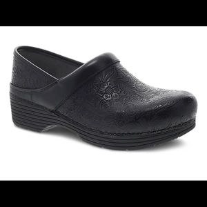 Black Dansko Clogs Size 38 (7.5)